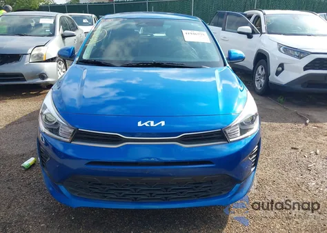 2023 Kia Rio 5-Door S z USA, uszkodzony, nr VIN 3KPA25AD2PE622498